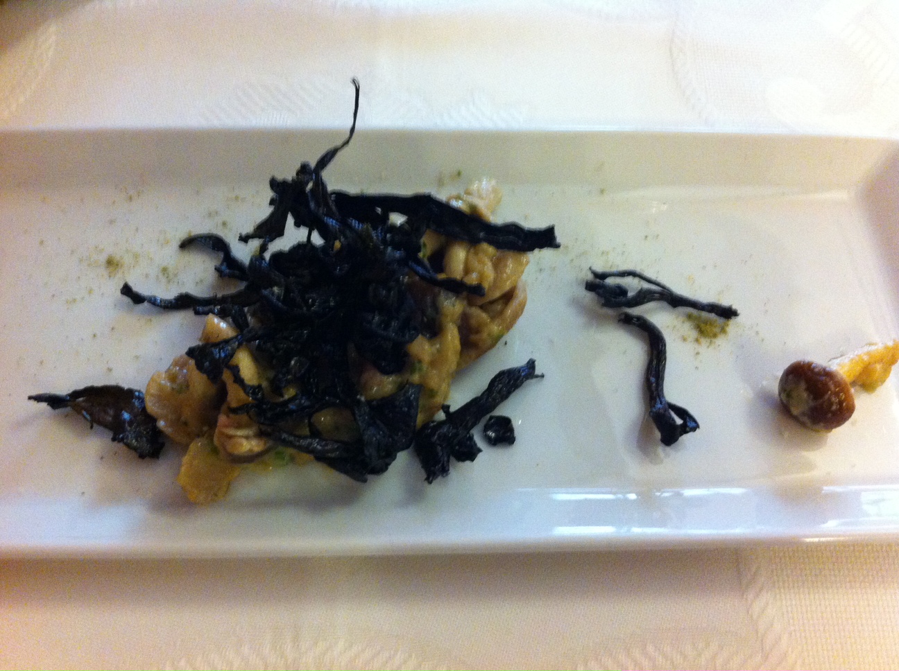 Restaurante en Alfafara Bolets con Parmegiano Reggiano y trompetas de los muertos